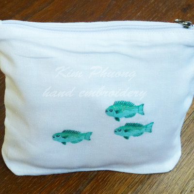 Túi mỹ phẩm thêu tay - 3 cá két xanh lá
