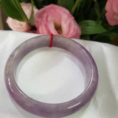 Vòng Cẩm Thạch mới Bản Hẹ Tím Nhẹ Ni 54mm Cao 12mm Dầy 7mm Màu tím nhẹ đều bóng đẹp Nữ mạng hỏa mạng thổ 50kg đến 55kg đeo ạ