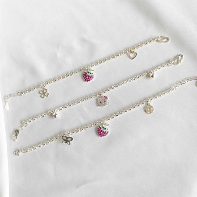 Lắc tay trẻ em dây mo treo 2 bi và kitty dâu tây đáng yêu Dế Bạc - LE4557