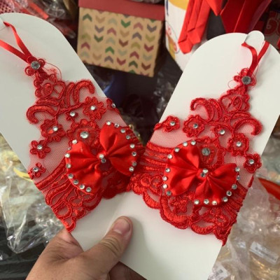 Găng tay cô dâu xót ngón màu đỏ