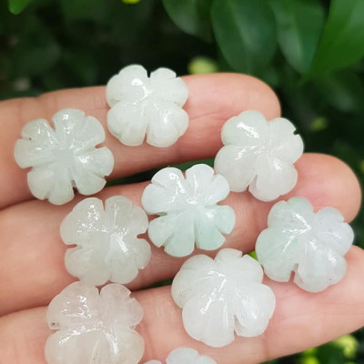 Mặt Bông Hoa cỏ 4 lá màu trắng nữ phối vòng tay,làm mặt nhẫn Chất liệu đá cẩm thạch size hạt 15mm x dầy 6mm Nữ về phối với vòng tay của mình đeo hay làm mặt nhẫn mặt dây chuyền đeo xinh ạ