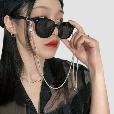 Glasses chain chuỗi dây đeo kính lông vũ và ngọc trai sáng tạo điểm nhấn ấn tượng cho gương mặt phong cách idol