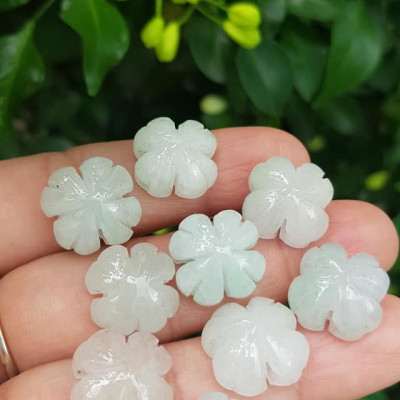 Mặt Bông Hoa cỏ 4 lá màu trắng nữ phối vòng tay,làm mặt nhẫn Chất liệu đá cẩm thạch size hạt 15mm x dầy 6mm Nữ về phối với vòng tay của mình đeo hay làm mặt nhẫn mặt dây chuyền đeo xinh ạ