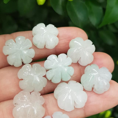 Mặt Bông Hoa cỏ 4 lá màu trắng nữ phối vòng tay,làm mặt nhẫn Chất liệu đá cẩm thạch size hạt 15mm x dầy 6mm Nữ về phối với vòng tay của mình đeo hay làm mặt nhẫn mặt dây chuyền đeo xinh ạ