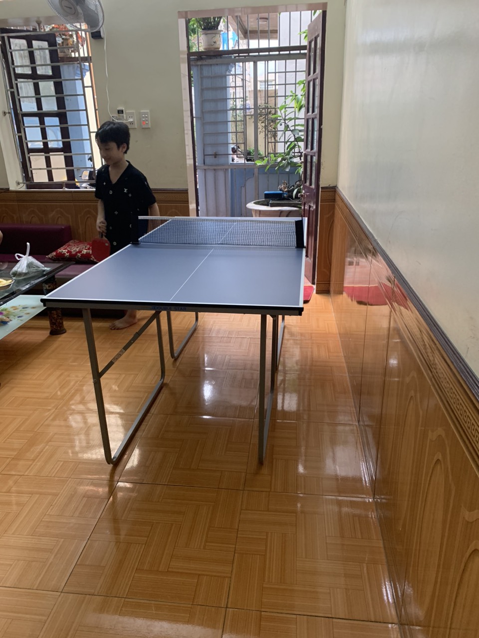 Bàn bóng bàn Mini gấp gọn tặng kèm 2 vợt và bóng, mặt bàn dày 12mm, dài 182 cm rộng 91cm phù hợp không gian nhỏ hẹp, gấp gọn dễ dàng