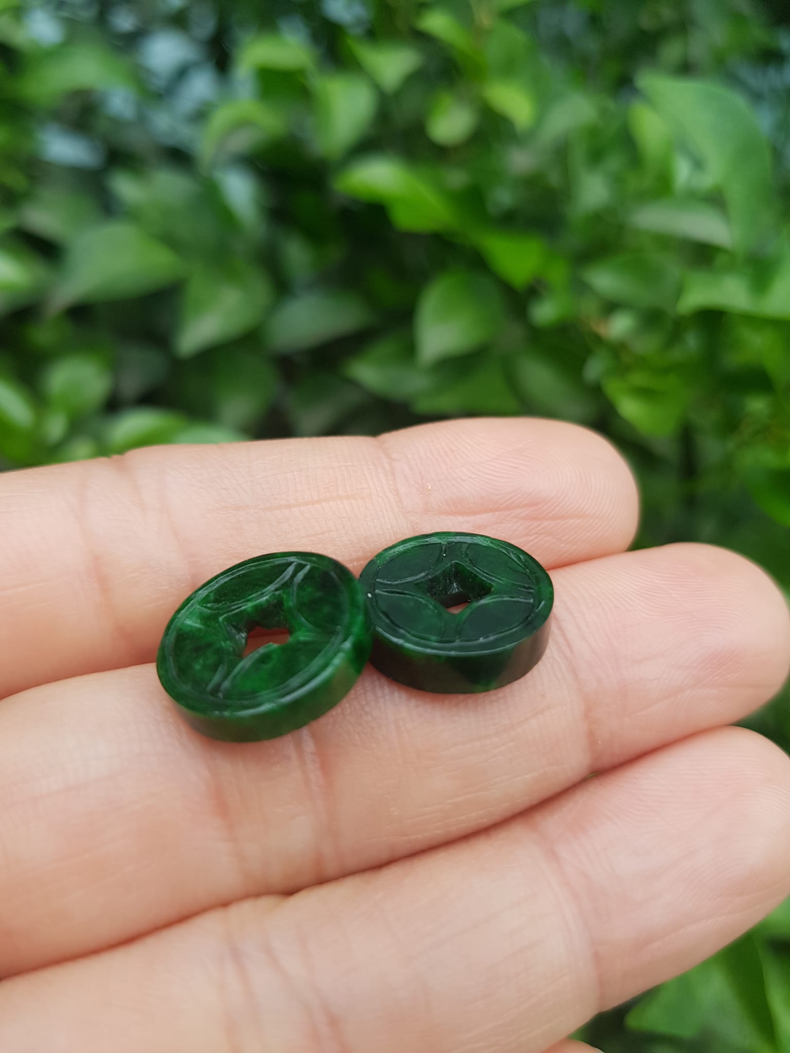 Mặt Dây Chuyền Mặt Nhẫn Đồng Tiền Mới màu Xanh Đậm Đẹp Đá Cẩm thạch xanh tự nhiên Size nhỏ vừa đk 13,5mm x dầy 3mm Nữ bọc vàng lên đeo đẹp lắm rất ý nghĩa đồng tiền may mắn tài lộc ạ