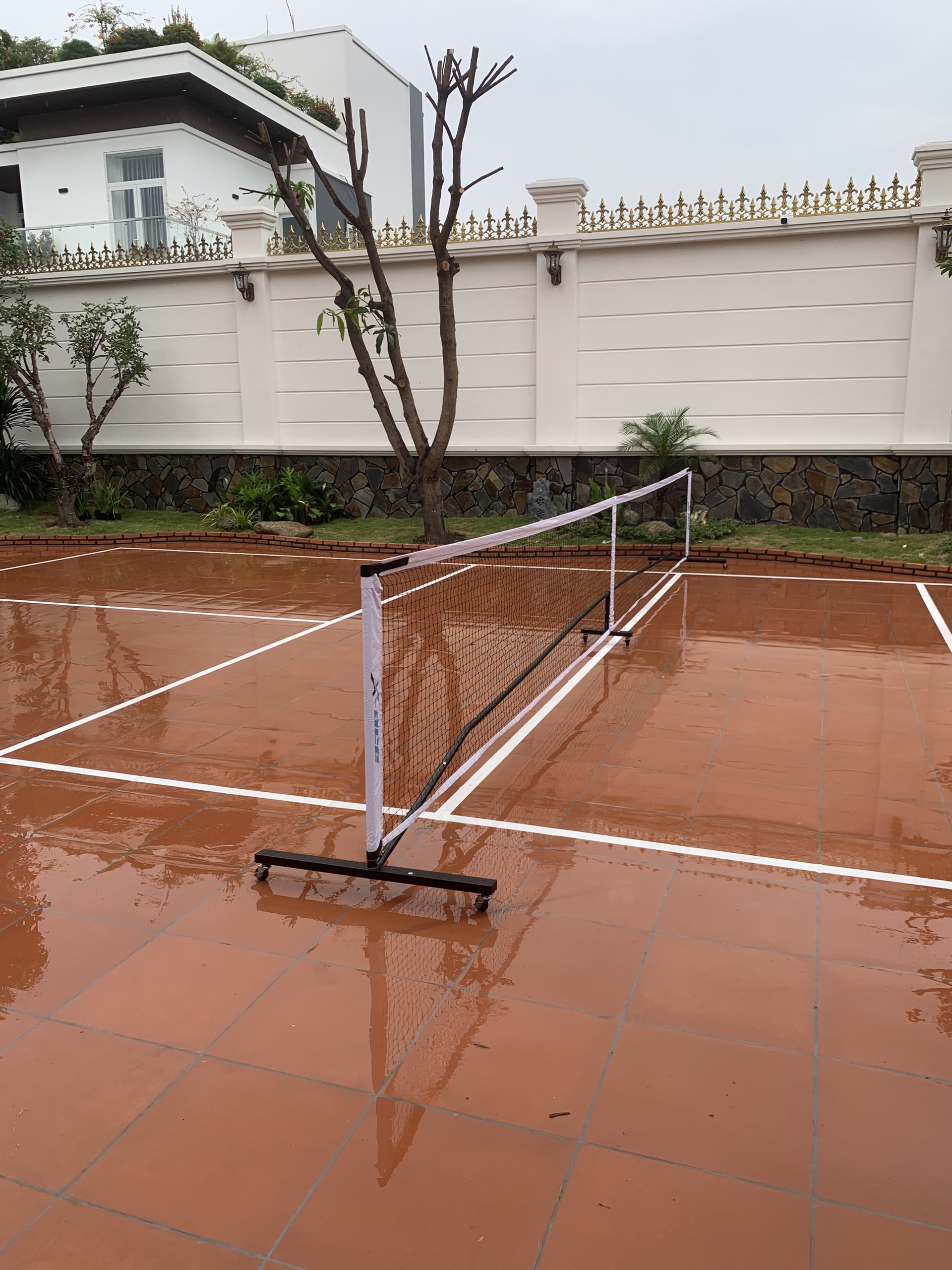 Trụ lưới di động Pickleball X-ACE dài 6,7m rộng 91cm, kết hợp 4 bánh xe có khóa 360° di chuyển và cố định thuận tiện