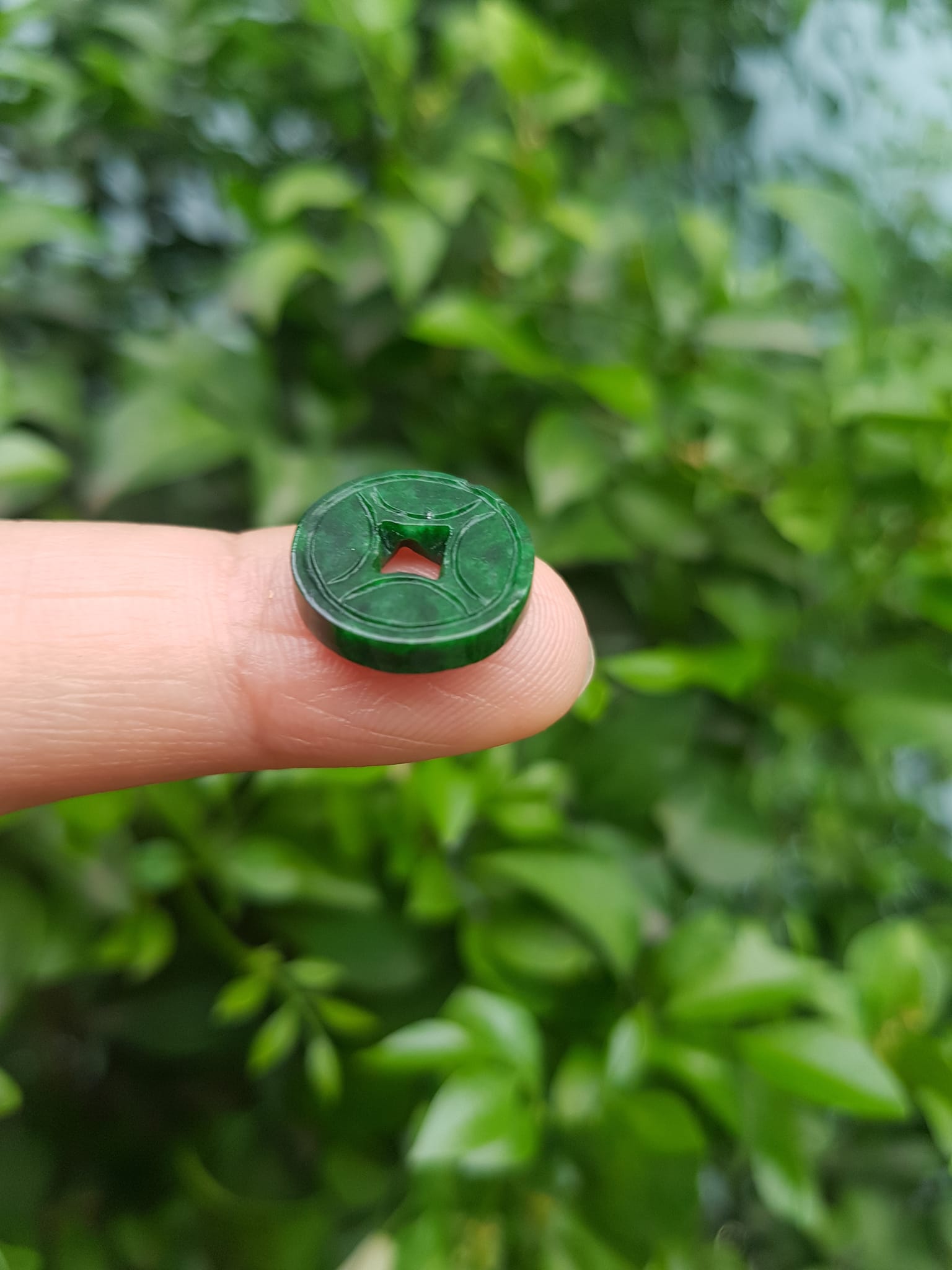 Mặt Dây Chuyền Mặt Nhẫn Đồng Tiền Mới màu Xanh Đậm Đẹp Đá Cẩm thạch xanh tự nhiên Size nhỏ vừa đk 13,5mm x dầy 3mm Nữ bọc vàng lên đeo đẹp lắm rất ý nghĩa đồng tiền may mắn tài lộc ạ