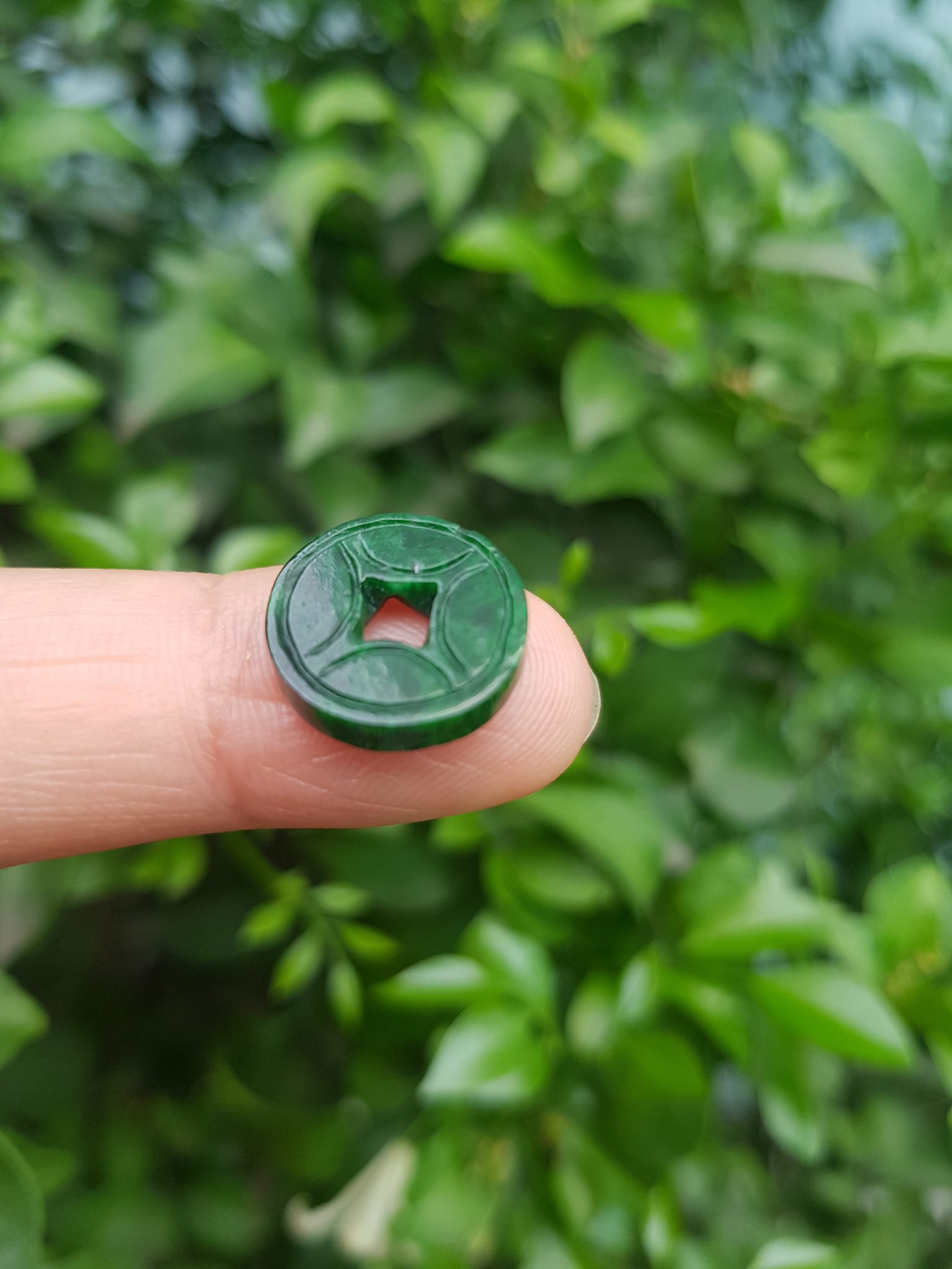 Mặt Dây Chuyền Mặt Nhẫn Đồng Tiền Mới màu Xanh Đậm Đẹp Đá Cẩm thạch xanh tự nhiên Size nhỏ vừa đk 13,5mm x dầy 3mm Nữ bọc vàng lên đeo đẹp lắm rất ý nghĩa đồng tiền may mắn tài lộc ạ