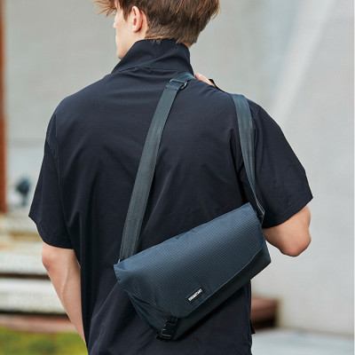 Túi đeo chéo nam  phong cách mới  - BEE GEE DCN9082