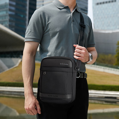 Túi đeo chéo du lịch nam Arctic Hunter K00162 chất liệu Oxford chống thấm nước, đựng ipad, thiết kế nhiều ngăn tiện dụng