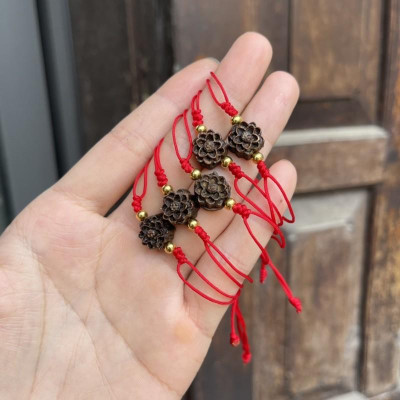 Vòng Tay Hoa Sen Trầm Hương kết dây chỉ đỏ may mắn, bình an
