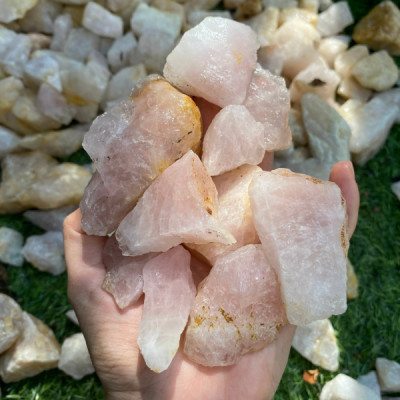 1kg đá thạch anh vụn hồng 1x2cm, 2x3cm NHASAN rải nền sàn nhà, văn phòng, công ty