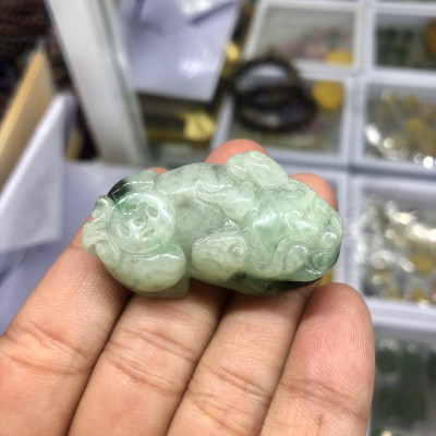 Mặt dây chuyền Tỳ Hưu phong thủy đá ngọc phỉ thúy