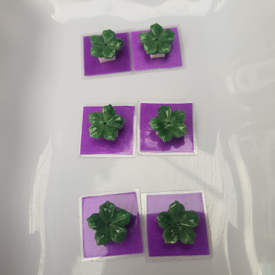 Đôi bông tai Bông Hoa Mai 5 Cánh đều đẹp Đá Ngọc Cẩm Thạch Xanh Ngọc Đều tự nhiên Size 13mm x dầy 3mm Nữ bọc vàng đeo rất đẹp sang ạ