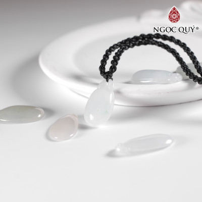 Mặt dây chuyền hạt đậu đá cẩm thạch type A 21x10mm mệnh hỏa mộc - Ngọc Quý Gemstones