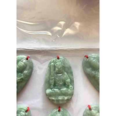 - MẶT PHẬT BẤT ĐỘNG MINH VƯƠNG XANH CẨM THẠCH TỰ NHIÊN 35mm đk 23mm ĐỘ mệnh NỮ tuổi DẬU mệnh MỘC HOẢ THUỶ 