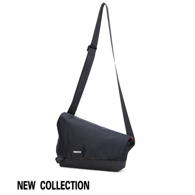Túi đeo chéo nam  phong cách mới  - BEE GEE DCN9082