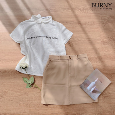 Áo sơ mi nữ ngắn tay màu trắng họa tiết thêu cổ Peter Pan Burny