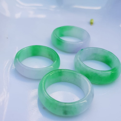 Nhẫn đeo tay nữ đá cẩm thạch tự nhiên Màu xanh lý tươi trắng bóng rất đẹp Nhẫn Ni 17mm x cao 6mm/7mm