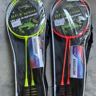 Set  2  cây vợt cầu lông chơi thể thao , hợp kim nhôm , kèm túi đựng ,  tặng 3 quả cầu ,tay cầm được làm bằng gỗ , lót ngoài đệm mút  chắc tay  ,giúp cầm nắm vợt được chắc chắn , dễ dàng