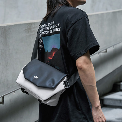 Túi đeo chéo nam phong cách mới  - BEE GEE TDCN9164