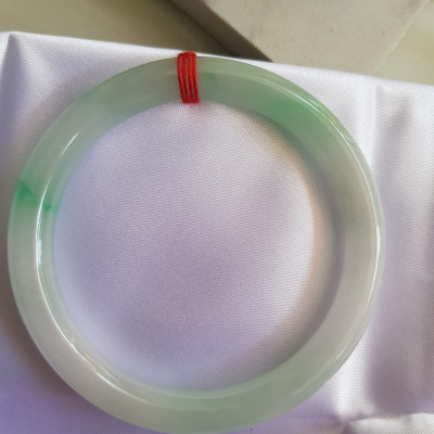 Vòng ĐÁ CẨM THẠCH TỰ NHIÊN TR Lý SAO 58  Size vòng 58mm x Dầy 8mm màu Trắng Bóng xanh lý nhẹ Đẹp sang  Nữ mệnh Kim mệnh Thủy 56kg - 68kg đeo ạ