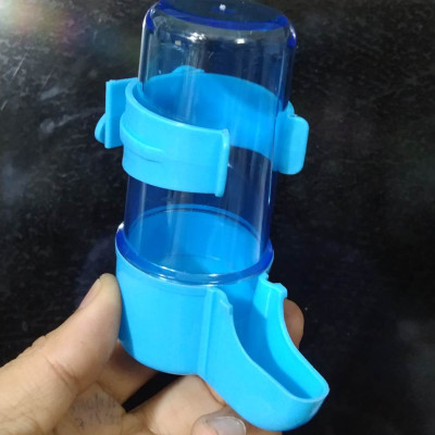 1 bình nước BN1 dành cho chim, vẹt uống nước (rất tiện lợi, màu ngẫu nhiên theo kho của shop)