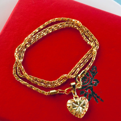 Set Mặt Dây Chuyền Mạ Vàng 18K Đúc Hình Trái Tim Kim Cương, Kèm dây chuyền Mạ vàng 18K và hộp đựng trang sức.