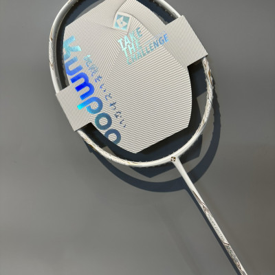 Vợt Cầu Lông KUMPOO K520 Pro Căng Sẵn 11kg Khung Carbon + Tặng Cuốn Cán Và Bao Đựng Vợt