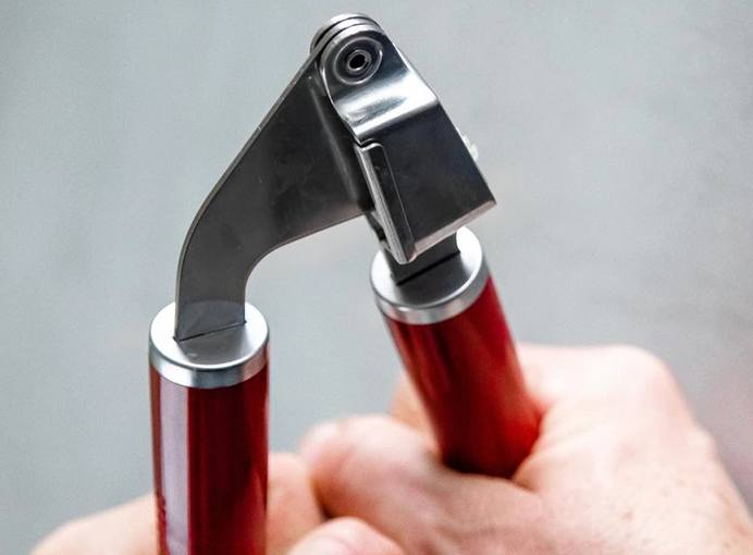 KitchenAid - Dụng cụ ép tỏi Coreline màu đen
