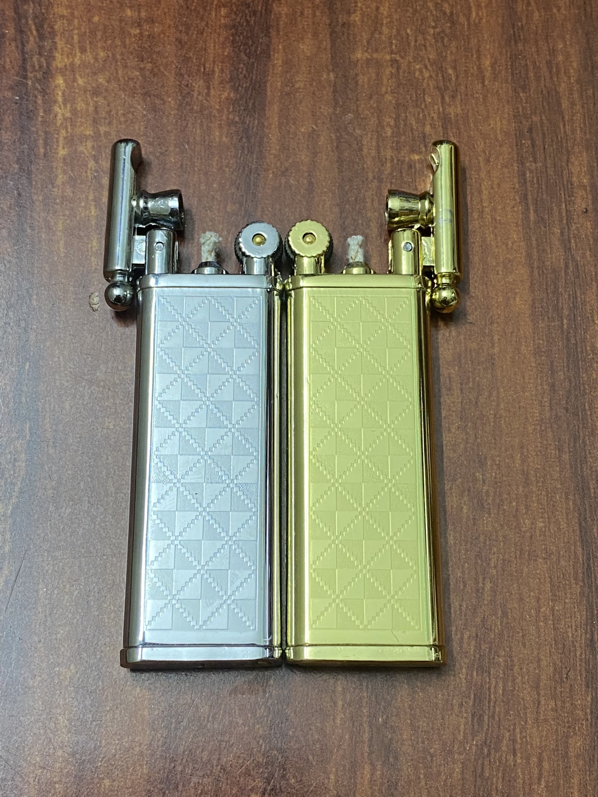 Vỏ Hột Quẹt Bật Lửa Xăng Đá HB101 Họa Tiết Kẻ Caro Độc Đáo Nhỏ Gọn Tiện Lợi - Nhiều Màu