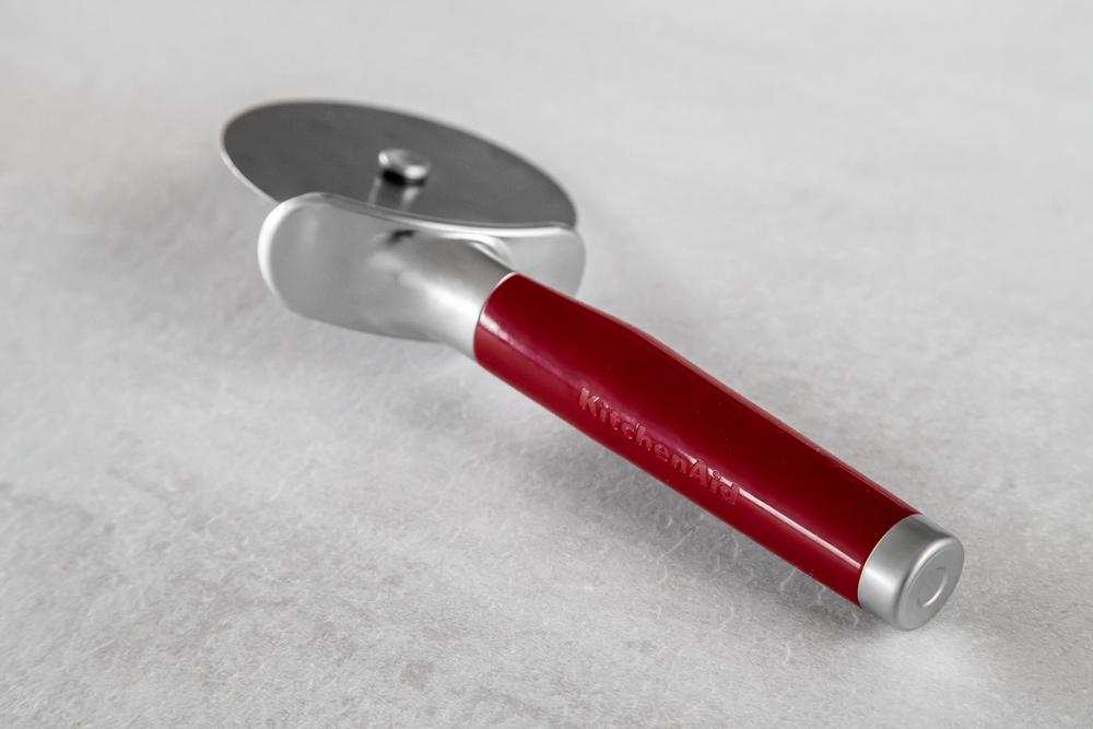 KitchenAid - Dụng cụ cắt pizza màu đỏ