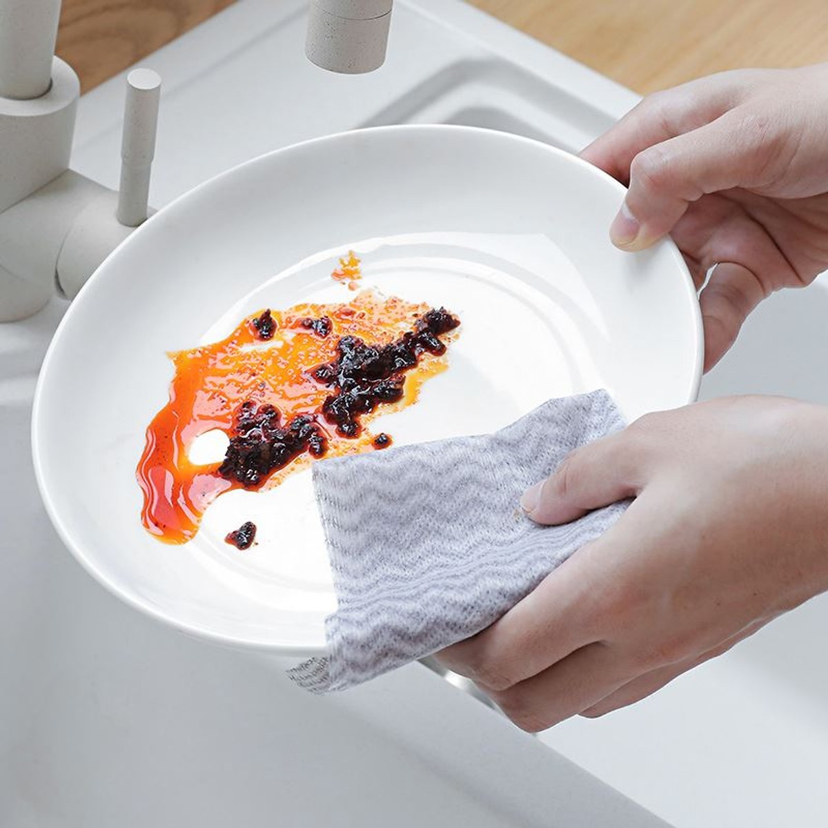 Khăn lau dầu mỡ, bụi bẩn đa năng Home Easy 50 Tờ (set 3 cuộn)