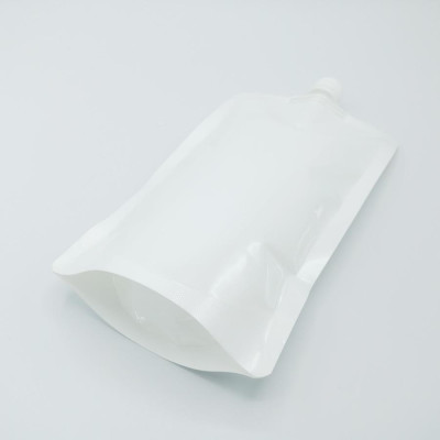 Túi đáy đứng có vòi đựng chất lỏng 500ml màu trắng sữa  (50 túi)