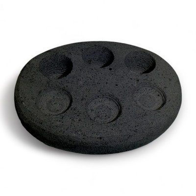 Khay đá đựng khăn nén 6 lỗ (gồm 3 lỗ đựng khăn & 3 lỗ đựng nước) sử dụng cho 3 khách. Được sử dụng trong nhà hàng sushi