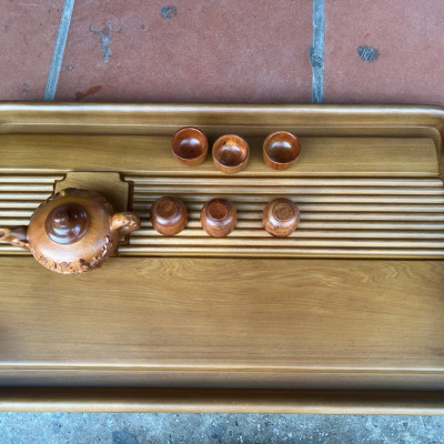 Khay trà chè bầy bộ ấm  chén  tiếp khách bằng bách xanh thơm nức 69x41x6cm 