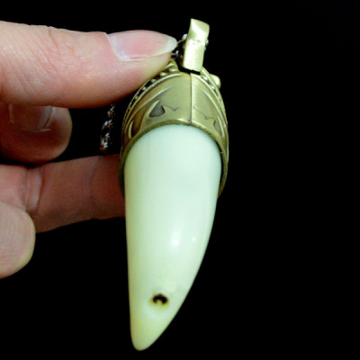 Hộp quẹt nanh hổ (Màu Vàng Rêu)