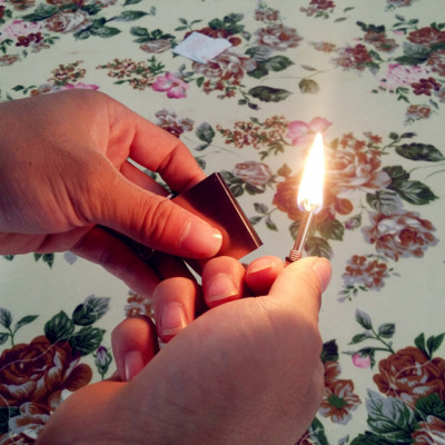 Bật Lửa Diêm Xăng Sinh Tồn Vuông Xài Xăng, Hộp Quẹt Diêm Xăng Vĩnh Cửu Vuông Có Móc Treo Chìa Khóa Đính Kèm Rất Tiện Lợi