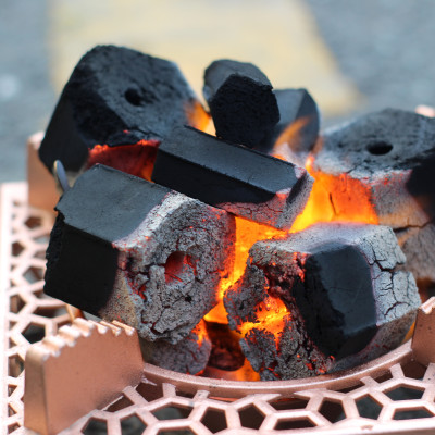 Than nướng BBQ không khói từ gáo dừa thiên nhiên chính hãng R2D hộp 1Kg