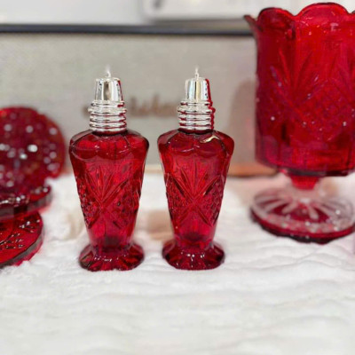 Sét hai bình đựng tiêu muối Godinger Dublin màu đỏ Hàng chính hãng