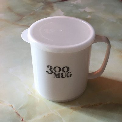 Cốc nhựa nắp mềm Nakaya 300ml có quai tiện lợi ( Giao màu ngẫu nhiên ) - xuất xứ Nhật Bản