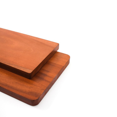 Thớt gỗ tự nhiên chữ nhật PHUSANG được làm từ gỗ xà cừ chống ẩm mốc dùng để băm thái thức ăn và đồ dùng nhà bếp