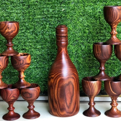 Bộ ly trai rượu bằng gỗ trắc đẹp long lanh ,