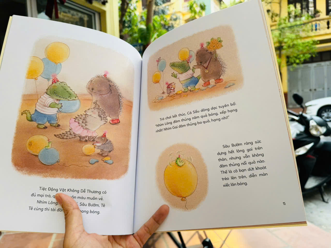 (Bộ 2 cuốn) THÀNH PHỐ VUI VẺ: Các Động Vật Mê Chơi Điện Thoại, Các Động Vật Không Dễ Thương Mở Tiệc – Tôn Dục, Chung Úc – NXB Kim Đồng