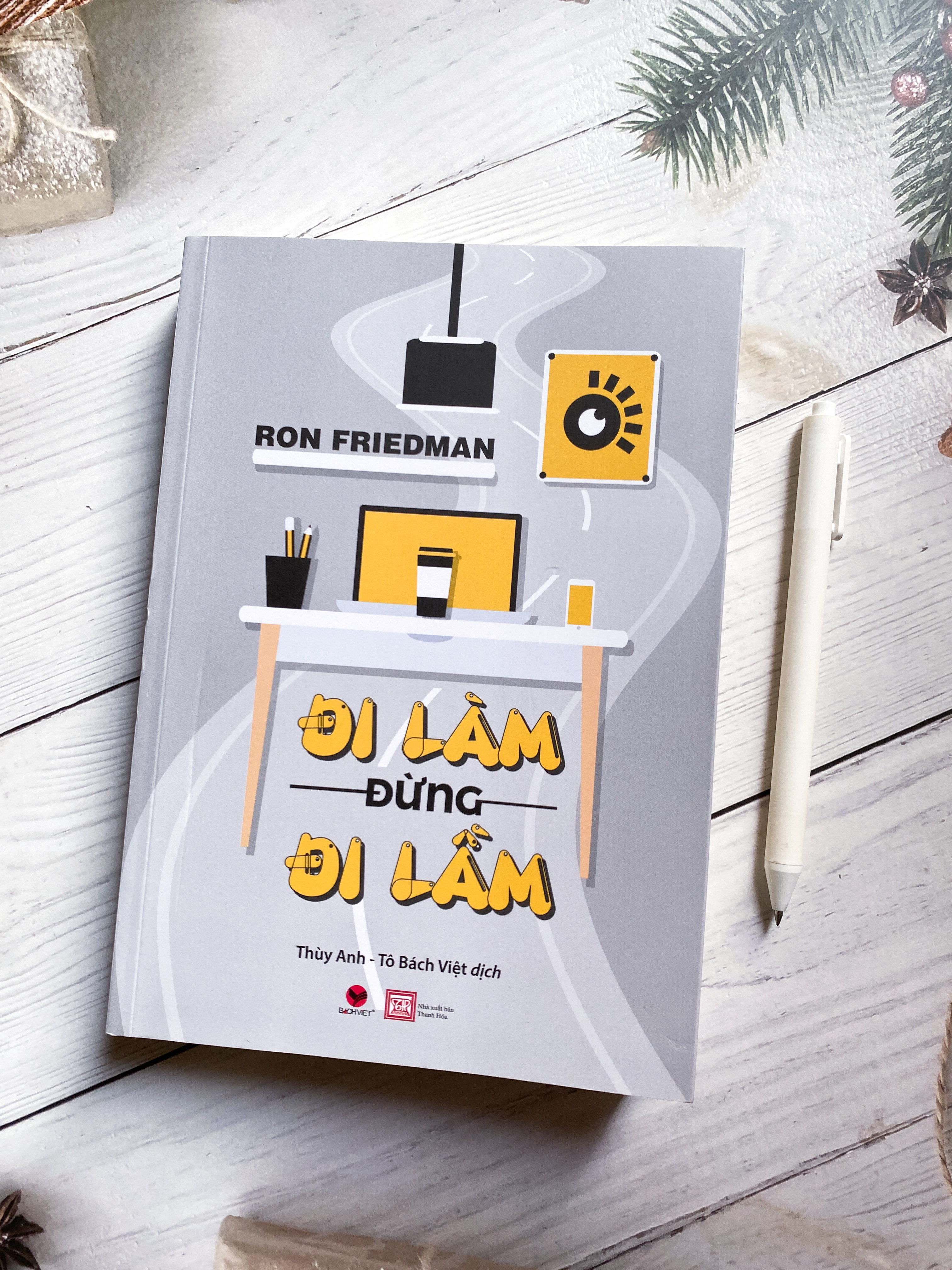Sách - Đi làm đừng đi lầm