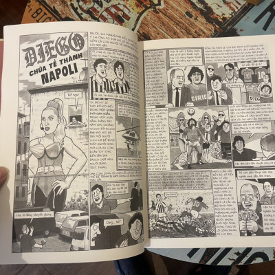 (Sách tranh biếm hoạ) LỊCH SỬ BÓNG ĐÁ bằng tranh – NGÔI ĐỀN HUYỀN THOẠI – David Squires (bìa cứng) - Nguyễn Tuấn Bình dịch - Nhã Nam