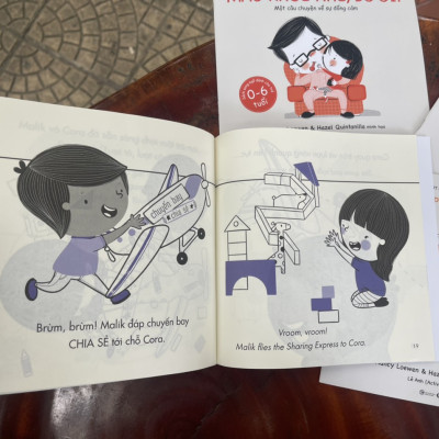 (Bộ 4 cuốn song ngữ Việt – Anh có minh họa màu) CHẬP CHỮNG LỚN LÊN: Cảm ơn nhé! + Lần nữa nào! + Đến lượt cậu đấy! + Mau khỏe nhé, bố ơi! – Thái Hà – NXB Công Thương