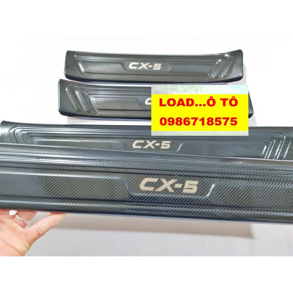 Ốp Bậc Cửa, Nẹp Bước Chân Trong Xe Mazda CX5 2022-2018 Mẫu Vân Carbon Cao Cấp