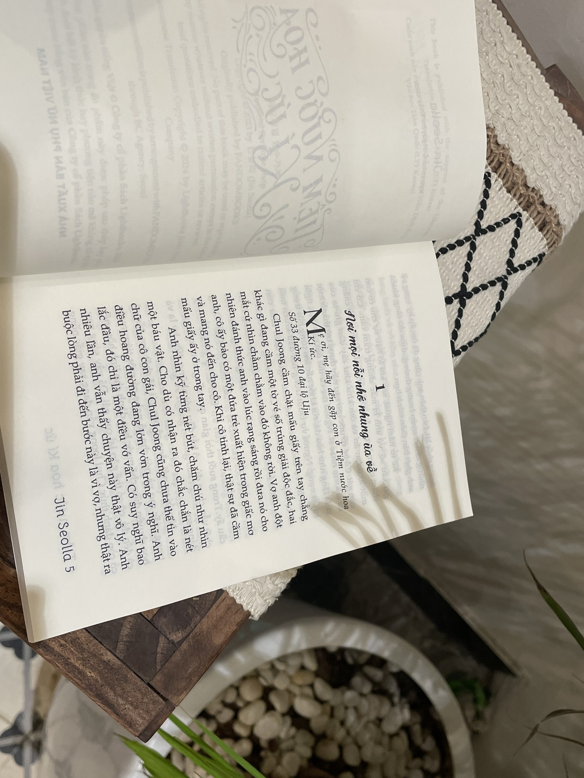 Sách - Tiệm Nước Hoa Ký Ức - Jin Seolla - Nhà xuất bản Phụ nữ Việt Nam & Lightbooks